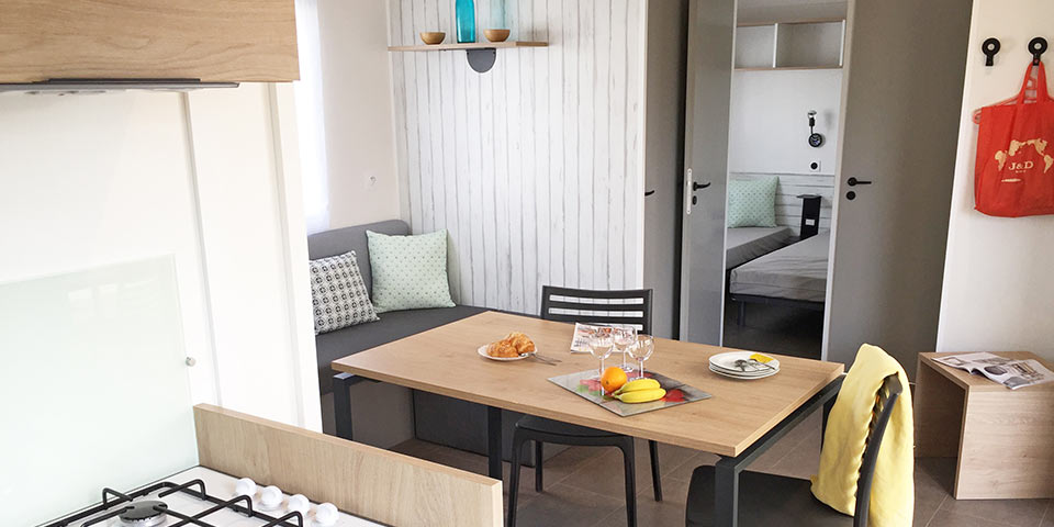 Type ARCHIPEL : stacaravan 12/14 personen, 3+3 kamers, overdekt terras image 1